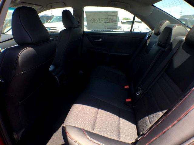 2017 Toyota Camry SE 4dr Sedan